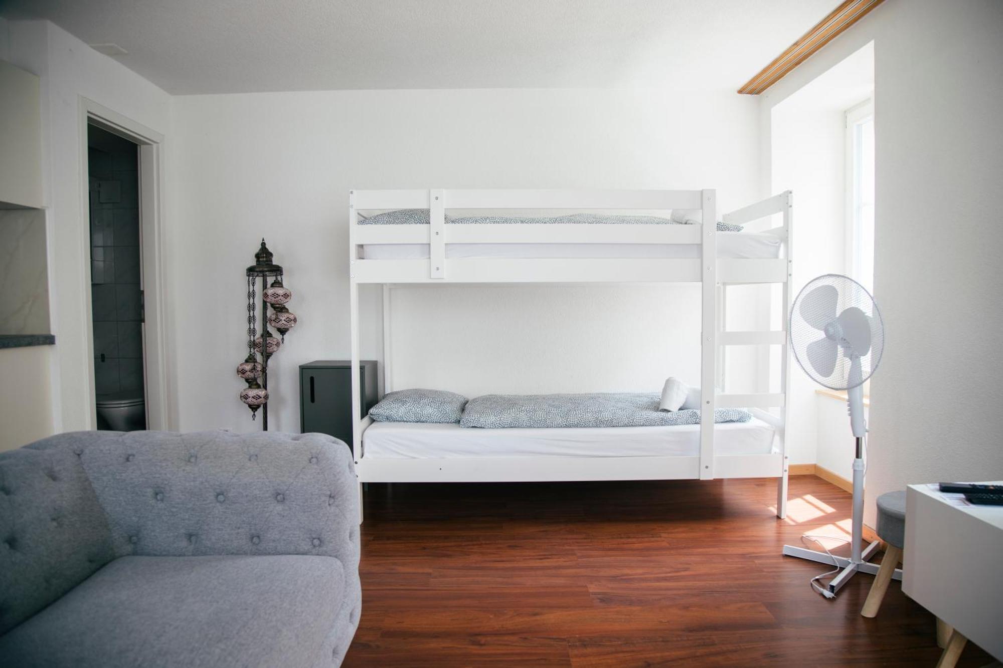 Nimbuzzz Apartments Unterseen 客房 照片